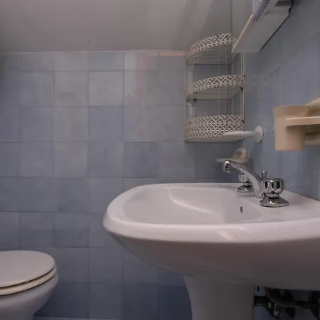 M281 - Marcelli, Comodo Bilocale Con Terrazzo